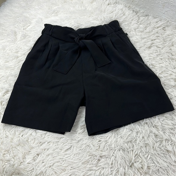 Lululemon Noir Short 5.5" Black - Picture 1 of 7